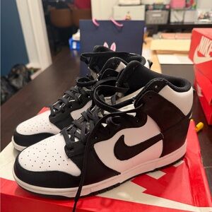 Nike Men's Black and White High-Top Sneakers Dunk Hi Retro